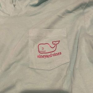 Vineyard Vine lone sleeve shirt